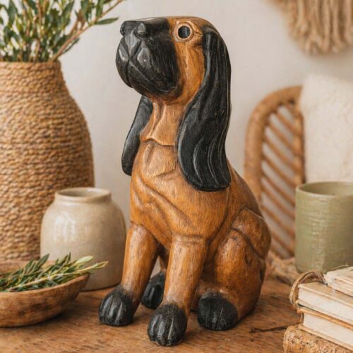 Chien en bois sculpté