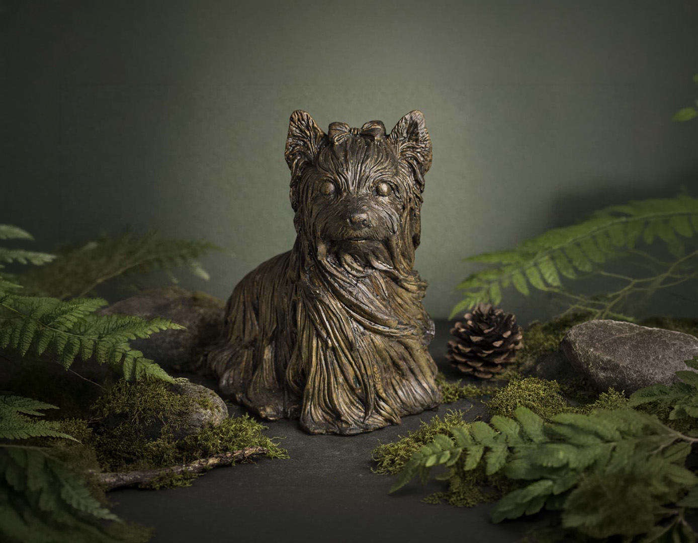 Univers des chiens : statuettes et objets anciens à l'effigie des chiens