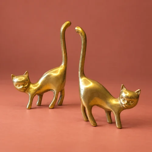 Paire de chats stylisés en laiton