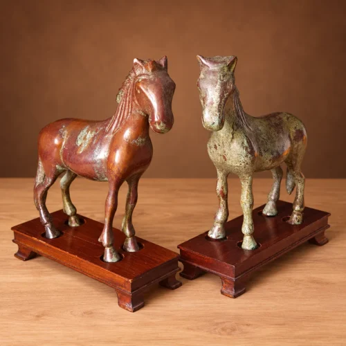 Paire de chevaux en bronze d'inspiration chinoise