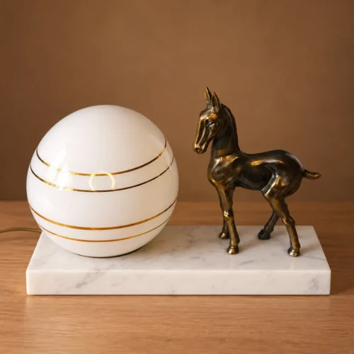 Lampe Art déco poulain et globe en opaline
